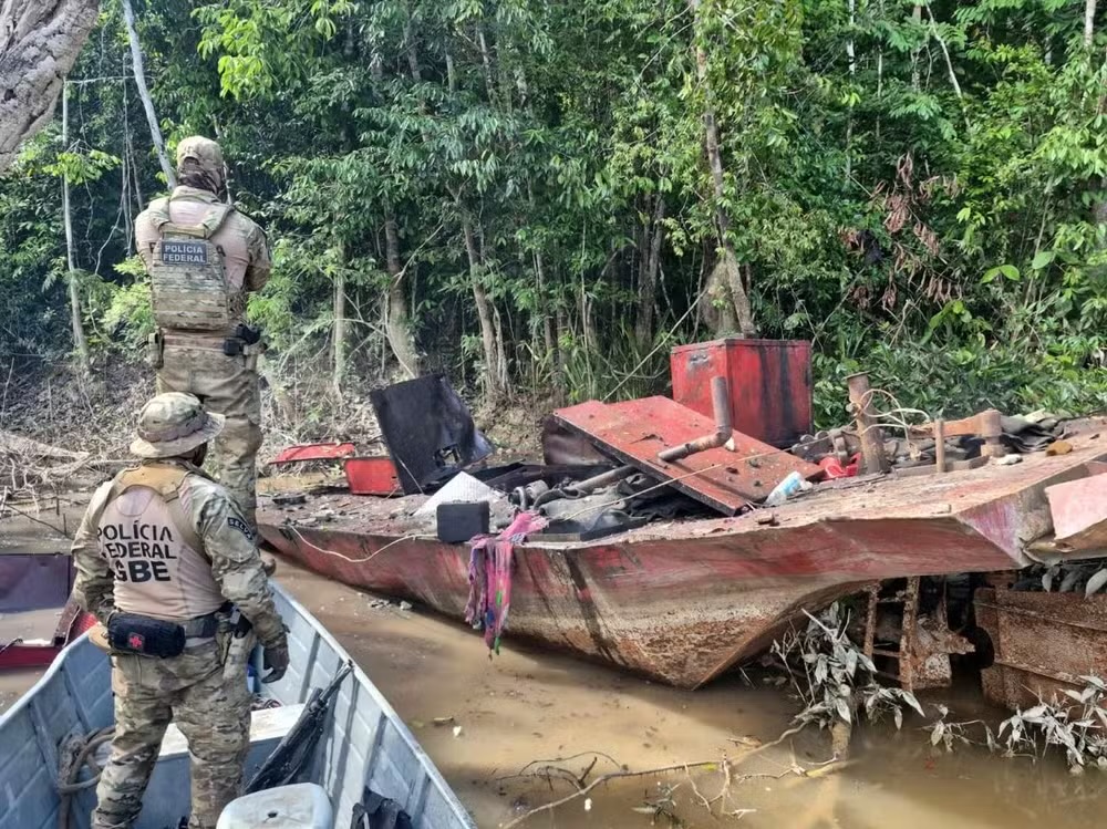 PF destrói 16 dragas em ofensiva contra garimpo ilegal no Amazonas