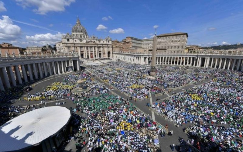 30 mil pessoas visitam túmulo do Papa Francisco no primeiro dia aberto ao público