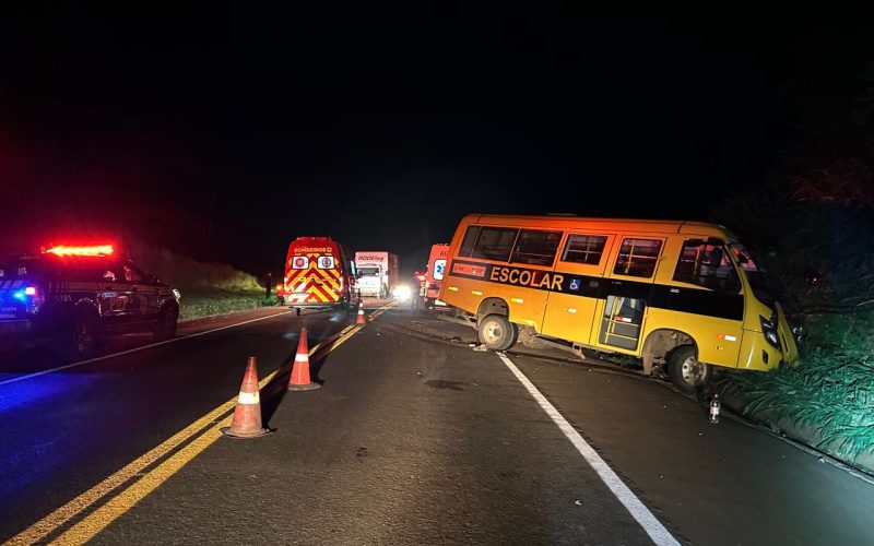Família morre em colisão envolvendo três veículos no Paraná