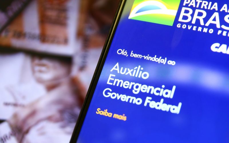       Mais de 6,7 milhões de brasileiros      receberam auxílio emergencial de forma irregular durante a pandemia