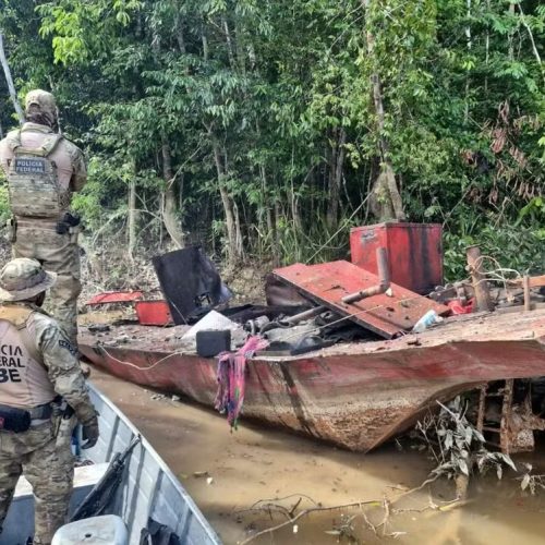 PF destrói 16 dragas em ofensiva contra garimpo ilegal no Amazonas