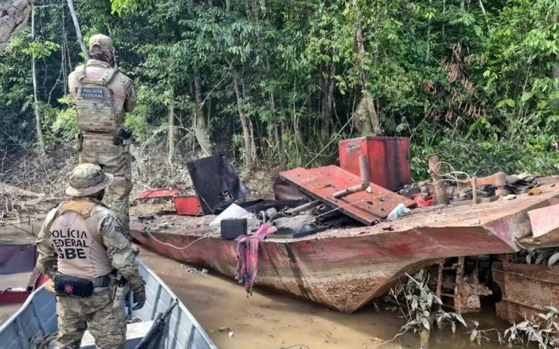 PF destrói 16 dragas em ofensiva contra garimpo ilegal no Amazonas
