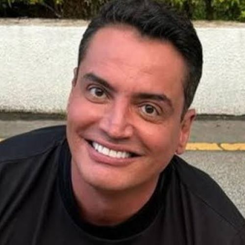 Leo Dias é internado com pneumonia em São Paulo e apresenta melhora clínica
