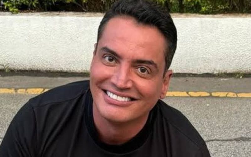 Leo Dias é internado com pneumonia em São Paulo e apresenta melhora clínica