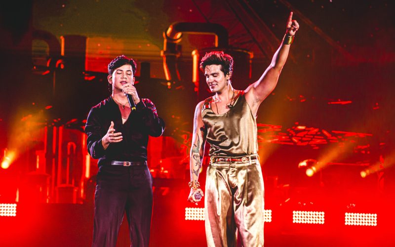 LUAN SANTANA apresenta nova versão de sua ‘DONA’, agora em parceria com LÉO FOGUETE, sensação do forró romântico